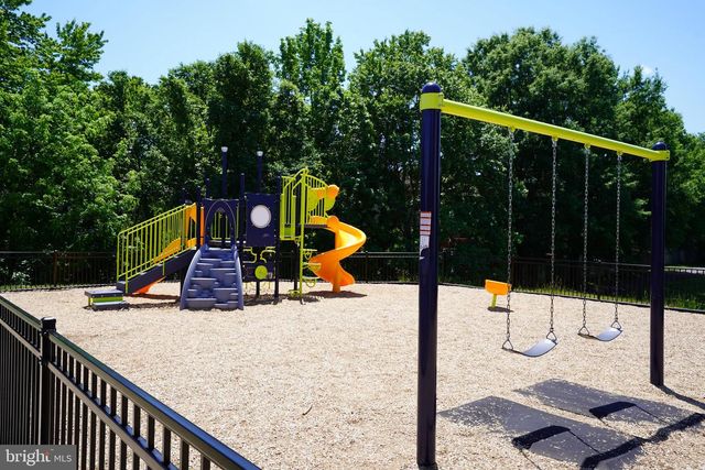 14618 STREAM POND DR, Centreville, VA 20120