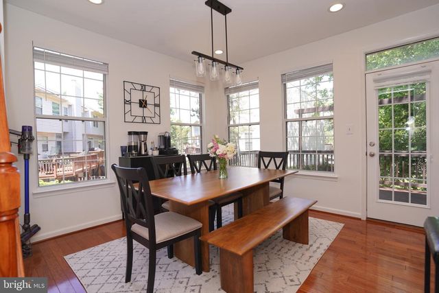 14618 STREAM POND DR, Centreville, VA 20120