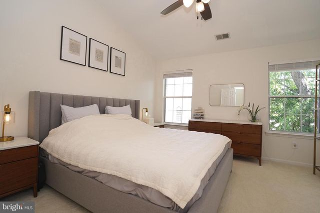 14618 STREAM POND DR, Centreville, VA 20120