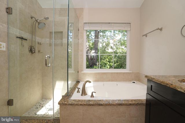 14618 STREAM POND DR, Centreville, VA 20120