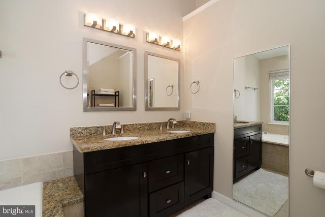 14618 STREAM POND DR, Centreville, VA 20120