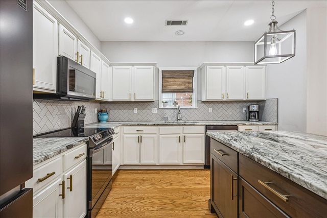 10450 KENSINGTON CIR, Collierville, TN 38017