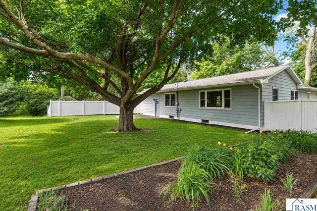 129 Marabou Drive, Mankato, MN 56001