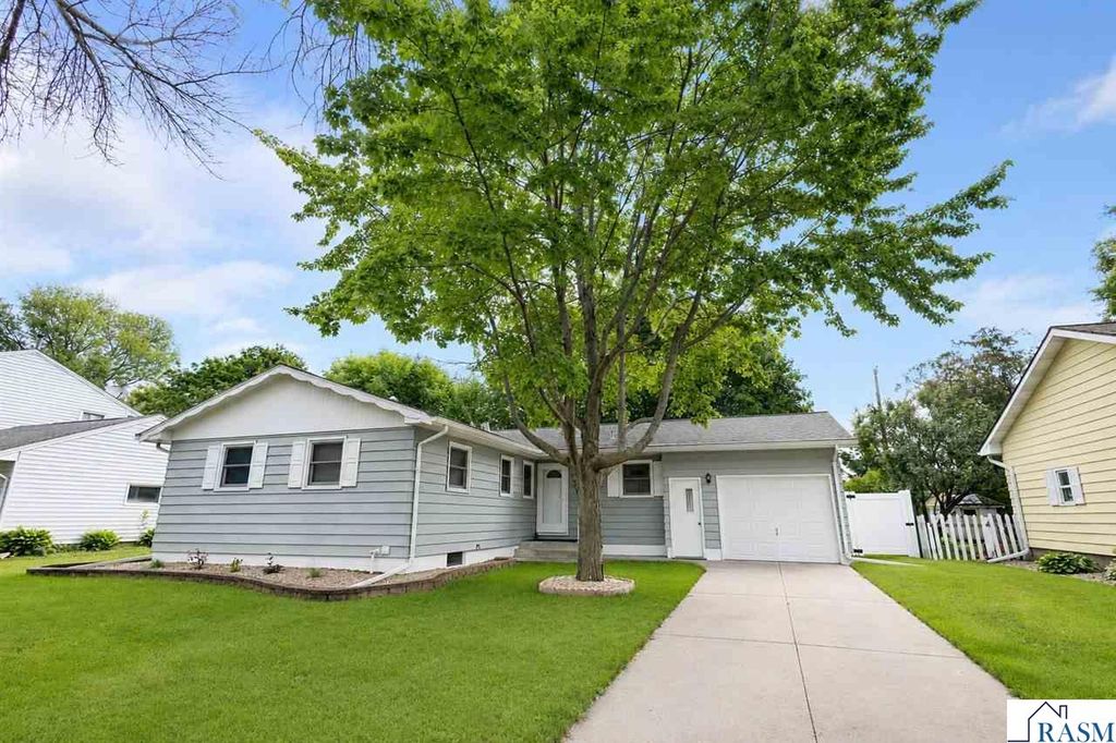129 Marabou Drive, Mankato, MN 56001