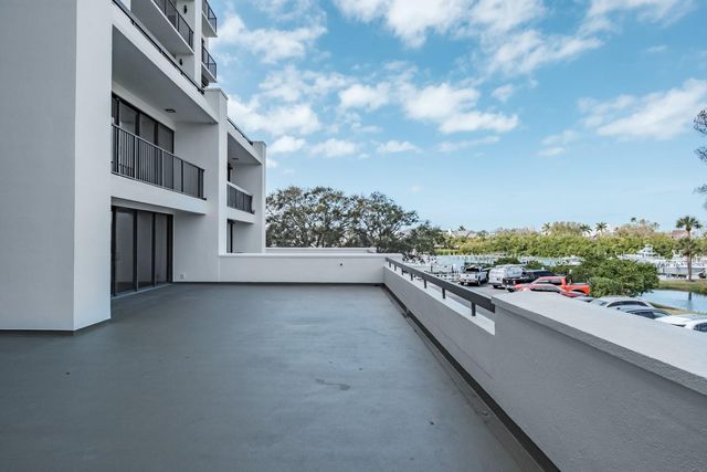 8 BELLEVIEW BOULEVARD 108, Belleair, FL 33756