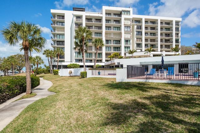 8 BELLEVIEW BOULEVARD 108, Belleair, FL 33756