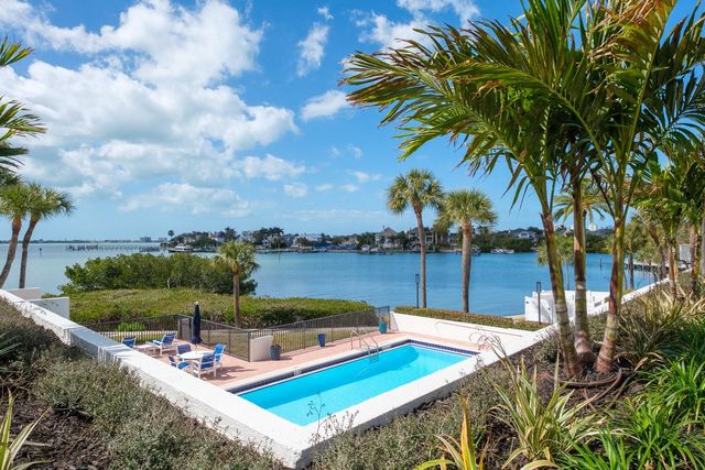 8 BELLEVIEW BOULEVARD 108, Belleair, FL 33756