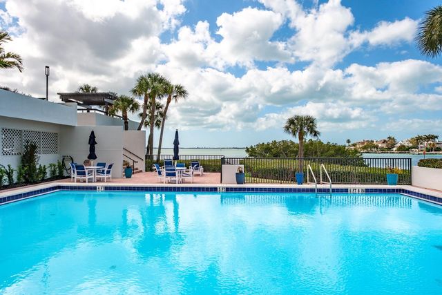 8 BELLEVIEW BOULEVARD 108, Belleair, FL 33756