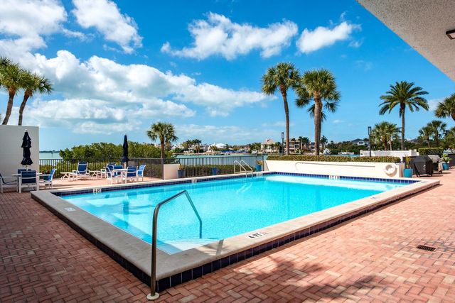 8 BELLEVIEW BOULEVARD 108, Belleair, FL 33756