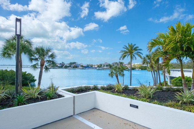 8 BELLEVIEW BOULEVARD 108, Belleair, FL 33756