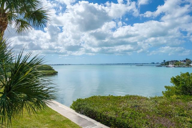 8 BELLEVIEW BOULEVARD 108, Belleair, FL 33756