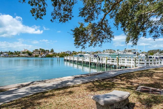 8 BELLEVIEW BOULEVARD 108, Belleair, FL 33756