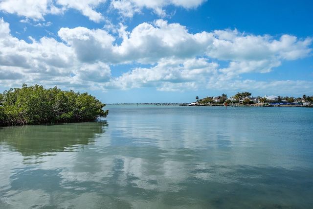 8 BELLEVIEW BOULEVARD 108, Belleair, FL 33756