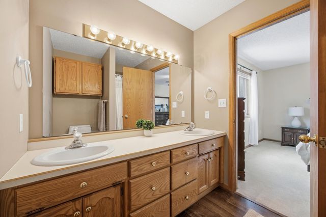 2819 33rd Street S, Fargo, ND 58103