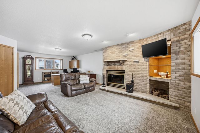 2819 33rd Street S, Fargo, ND 58103