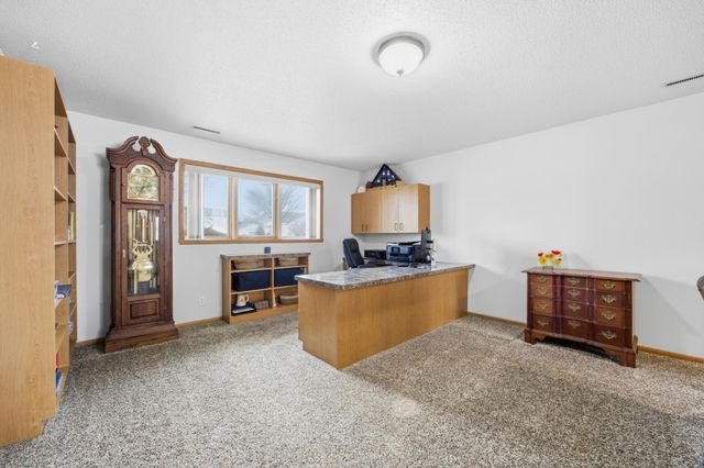 2819 33rd Street S, Fargo, ND 58103