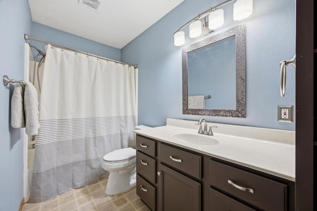 2819 33rd Street S, Fargo, ND 58103