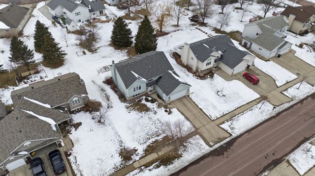 2819 33rd Street S, Fargo, ND 58103