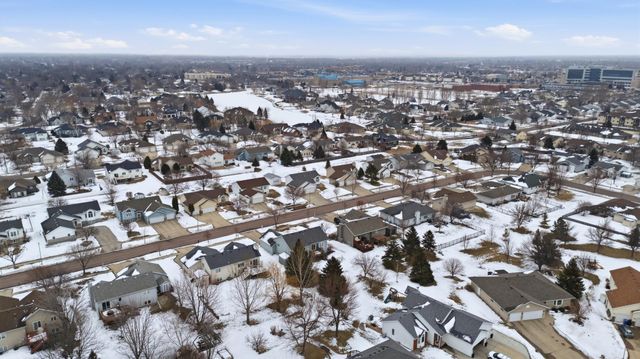 2819 33rd Street S, Fargo, ND 58103