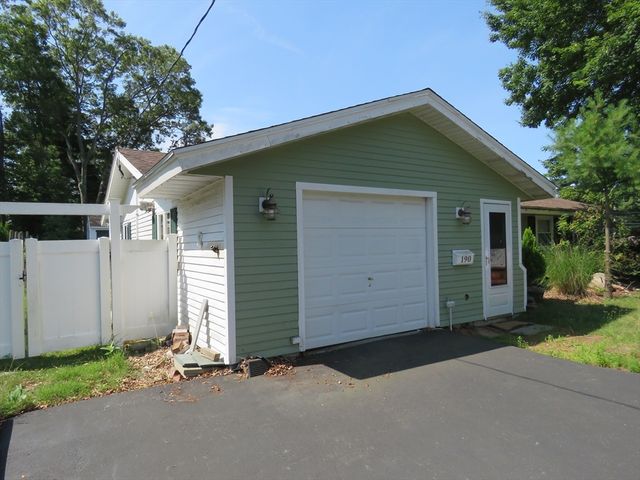 190 Kevin Rd, Brockton, MA 02302