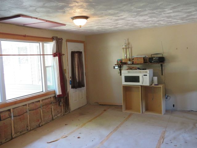 190 Kevin Rd, Brockton, MA 02302