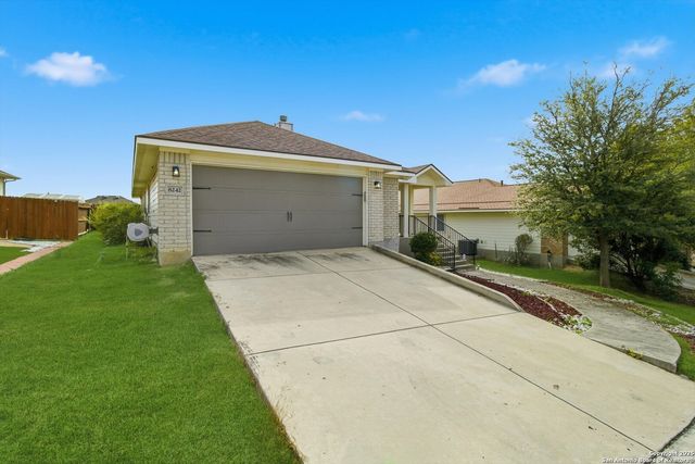 8242 Pioneer Oak, Converse, TX 78109