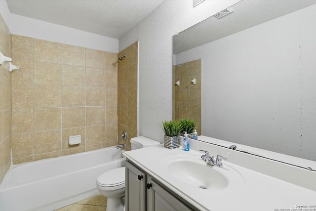 8242 Pioneer Oak, Converse, TX 78109