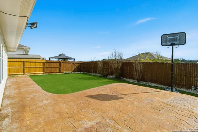 8242 Pioneer Oak, Converse, TX 78109