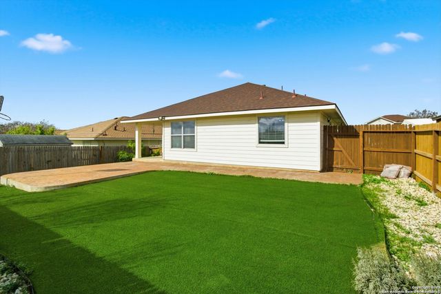 8242 Pioneer Oak, Converse, TX 78109