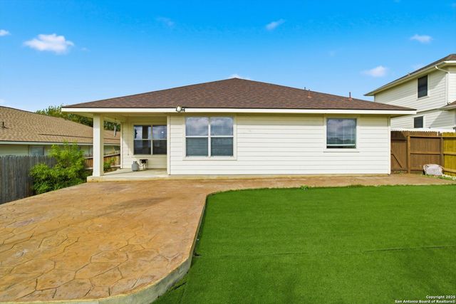 8242 Pioneer Oak, Converse, TX 78109