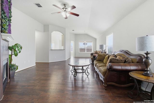 8242 Pioneer Oak, Converse, TX 78109