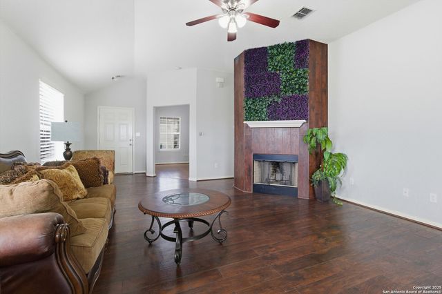 8242 Pioneer Oak, Converse, TX 78109