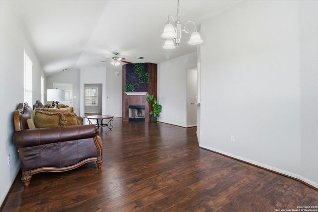 8242 Pioneer Oak, Converse, TX 78109