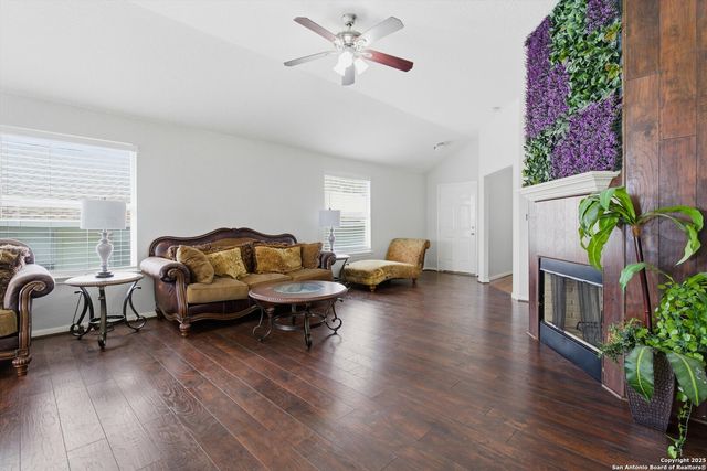 8242 Pioneer Oak, Converse, TX 78109