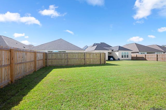 3236 Creekmere Ln, Saint George, LA 70810