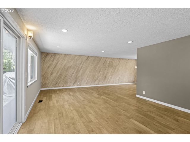 18195 Sw CHEYENNE Way, Tualatin, OR 97062