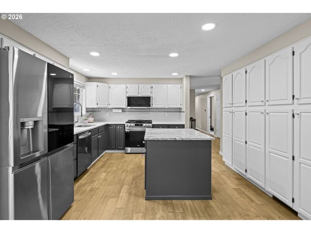 18195 Sw CHEYENNE Way, Tualatin, OR 97062