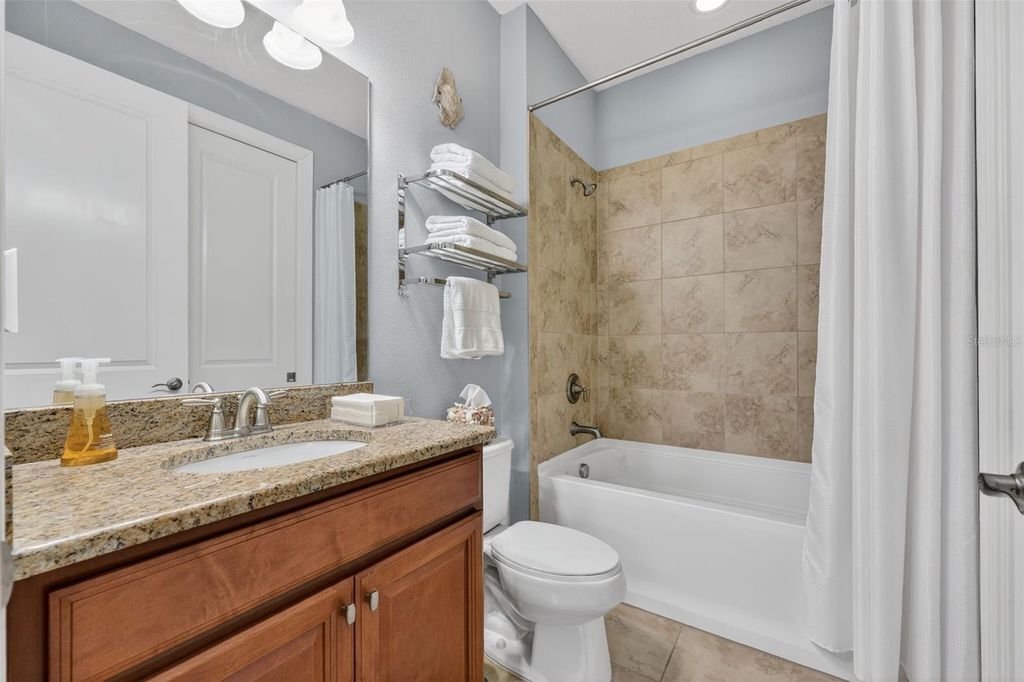 Image 20 of property listing at 13211 PRIMA DRIVE, Bradenton, FL 34211