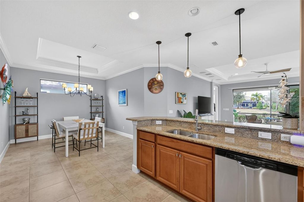 Image 10 of property listing at 13211 PRIMA DRIVE, Bradenton, FL 34211