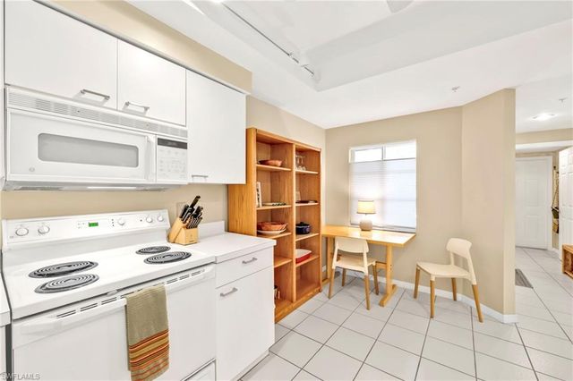 2864 Mizzen Way # Y106, Naples, FL 34109