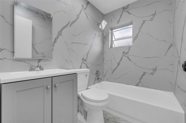 3250 NW 85th Avenue 14, Coral Springs, FL 33065