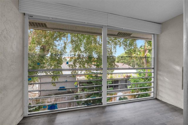 3250 NW 85th Avenue 14, Coral Springs, FL 33065