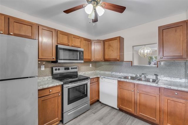 3250 NW 85th Avenue 14, Coral Springs, FL 33065