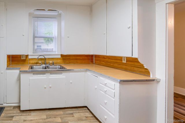 29 Law Street, Lapeer, MI 48446