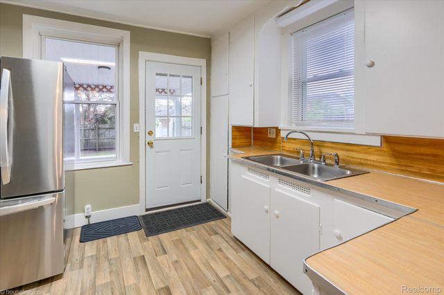 29 Law Street, Lapeer, MI 48446