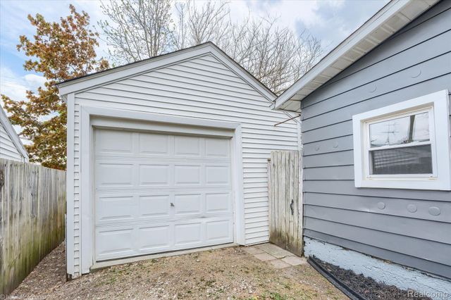 29 Law Street, Lapeer, MI 48446
