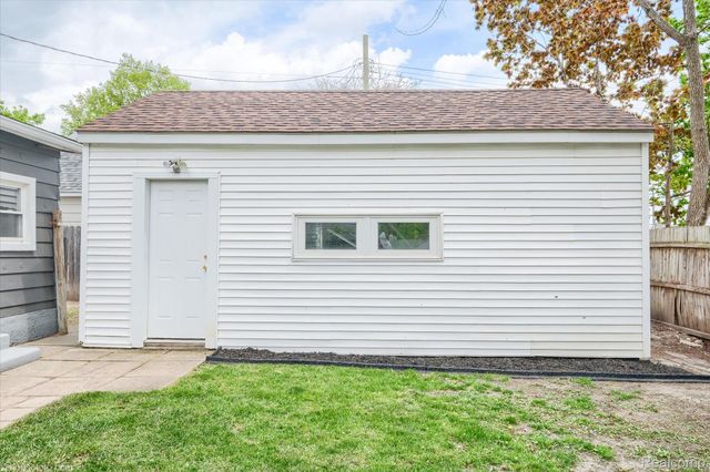 29 Law Street, Lapeer, MI 48446