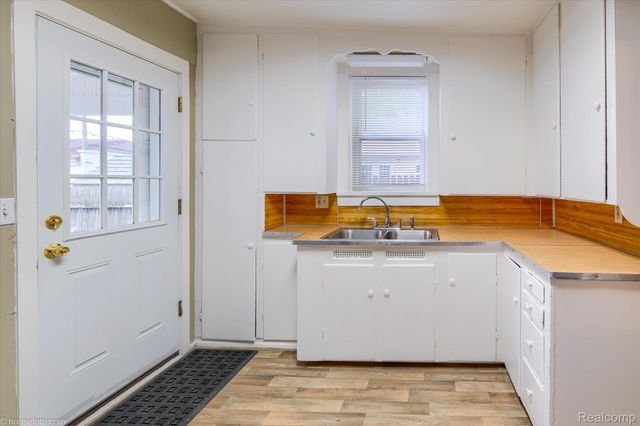 29 Law Street, Lapeer, MI 48446