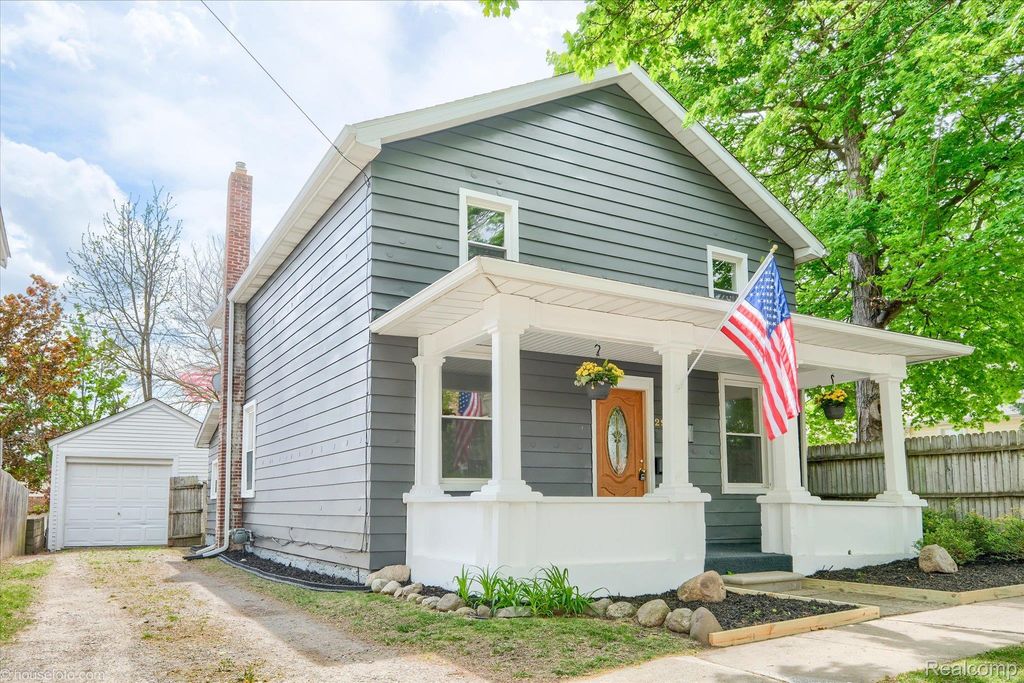 29 Law Street, Lapeer, MI 48446