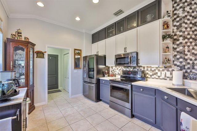 711 CAMELLIA GREEN DRIVE, Sun City Center, FL 33573